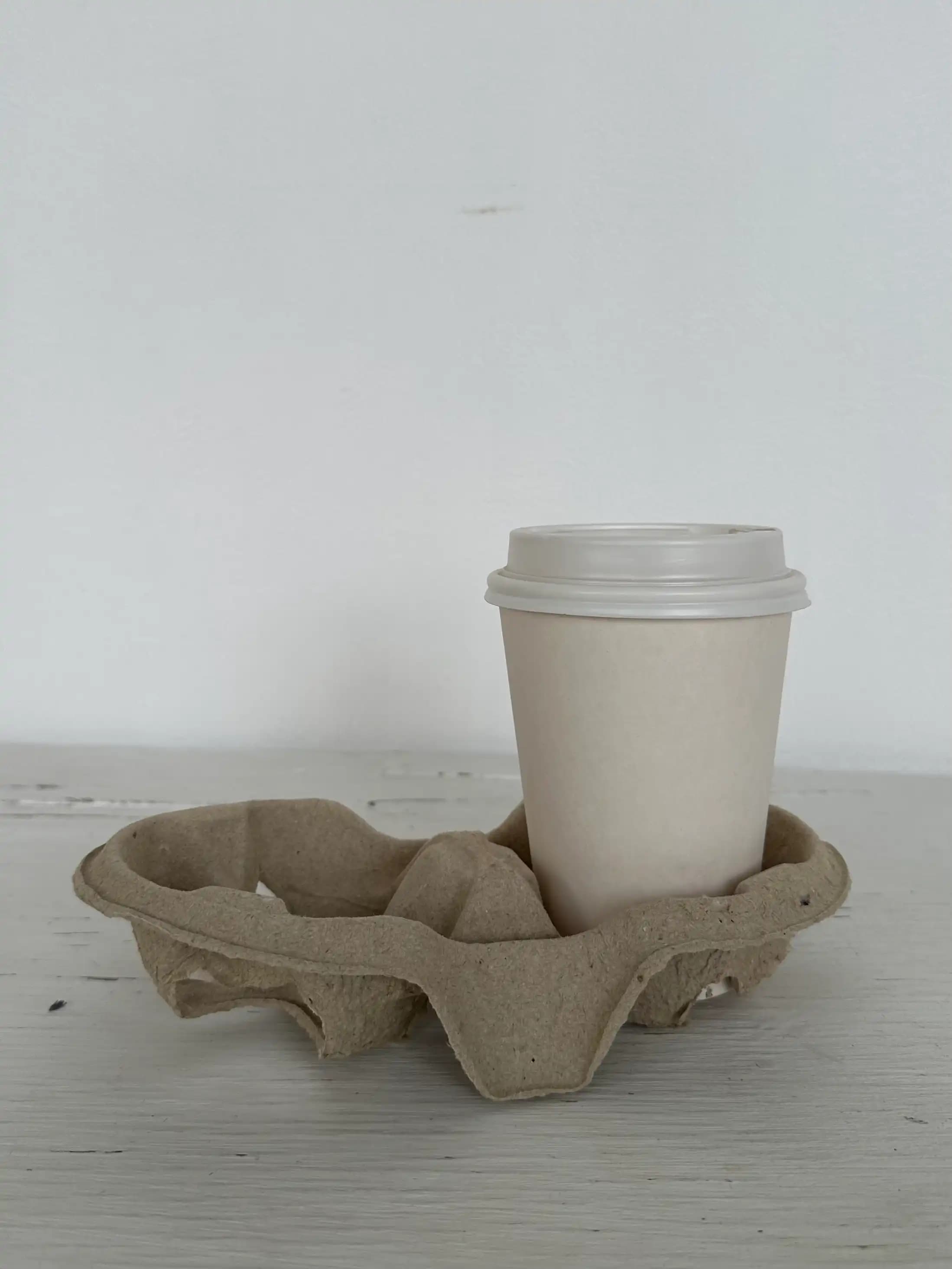 Бумажный стакан с подставкой