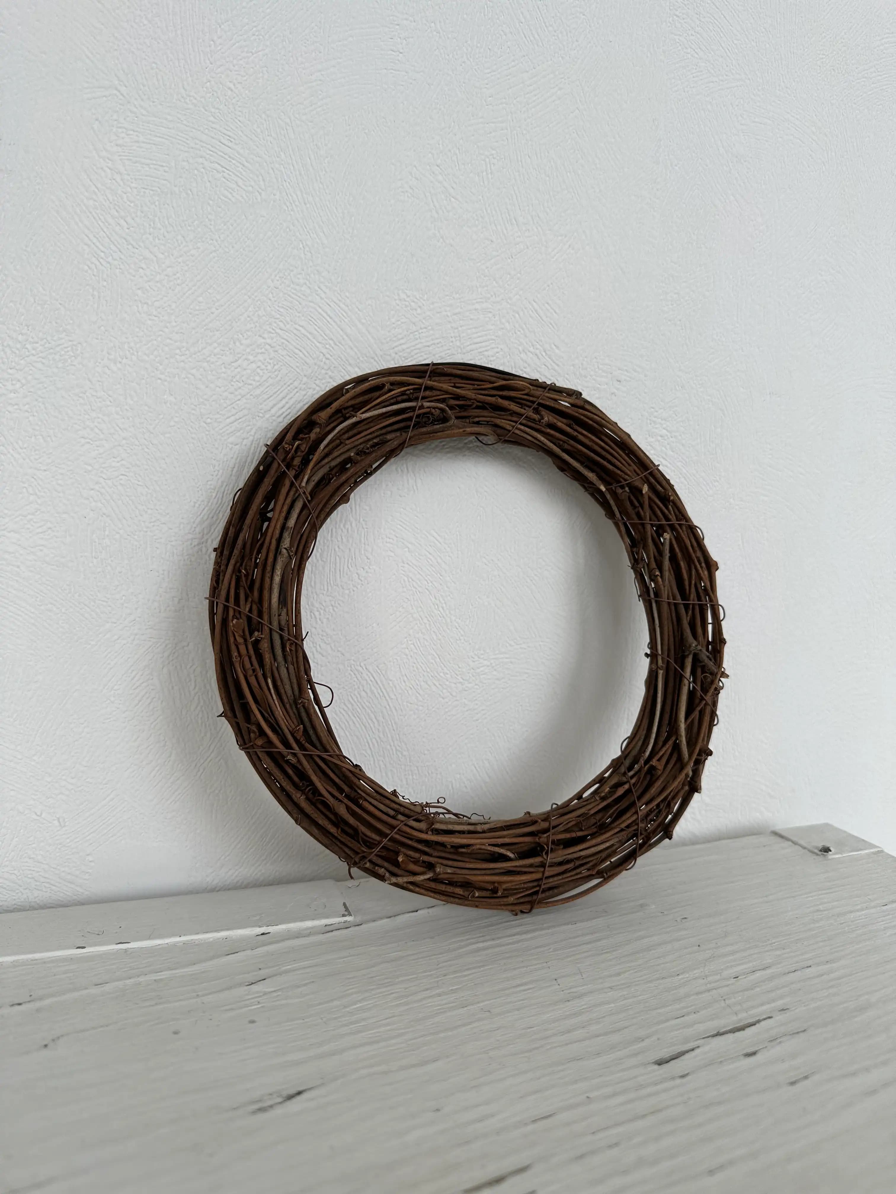 Венок из ротанга