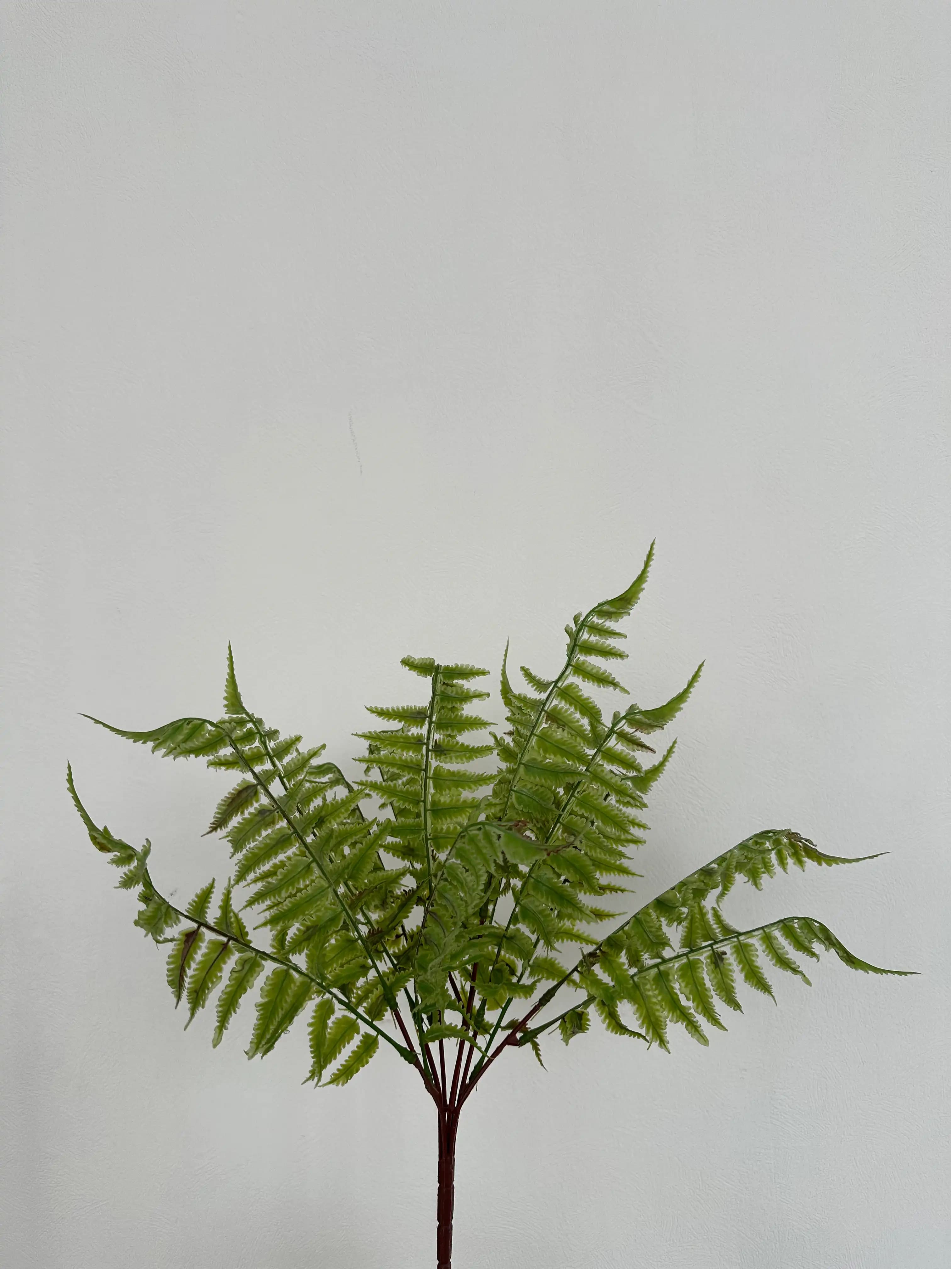 Искусственная ветка папоротника