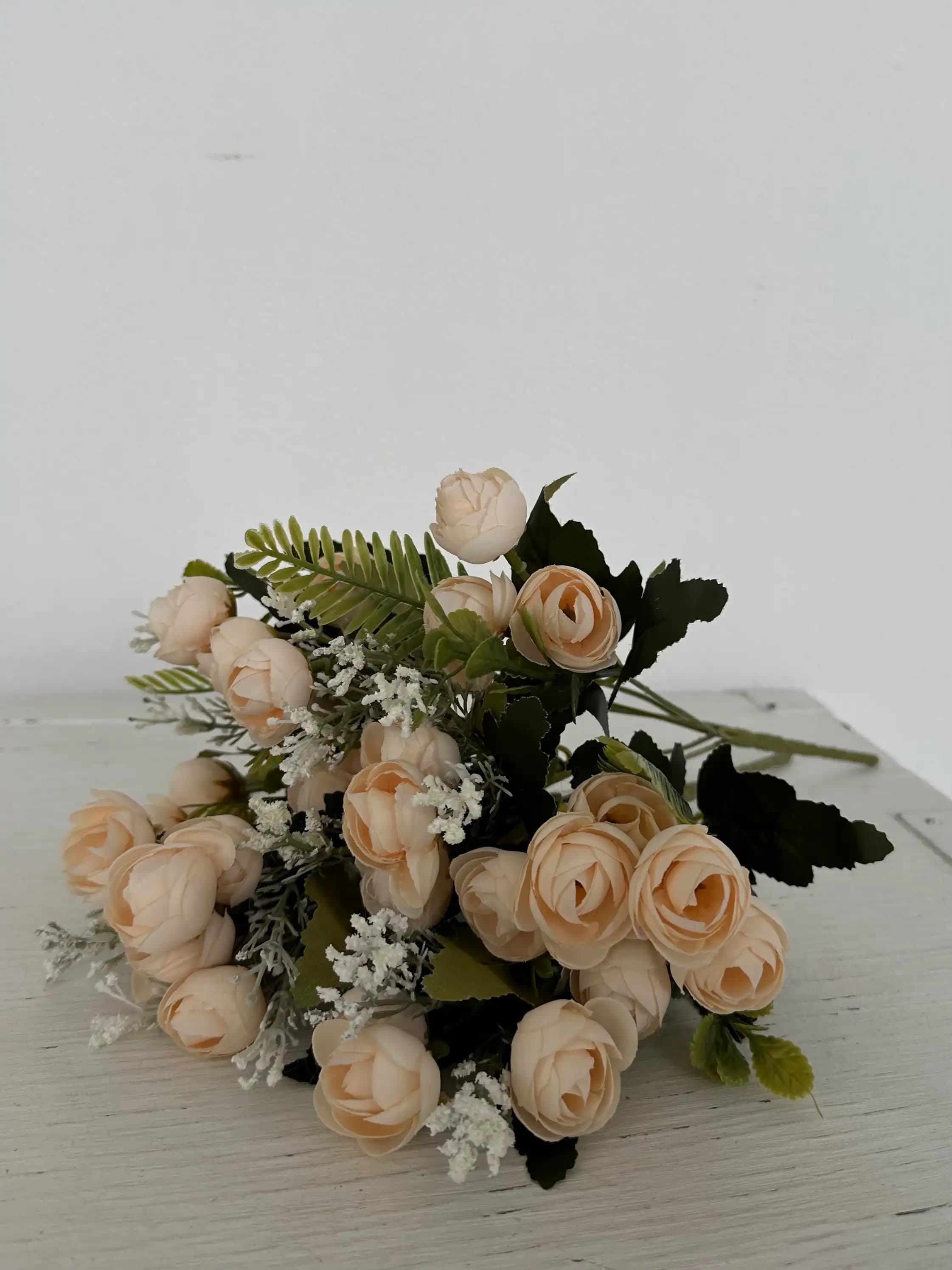 Искусственный букетик роз